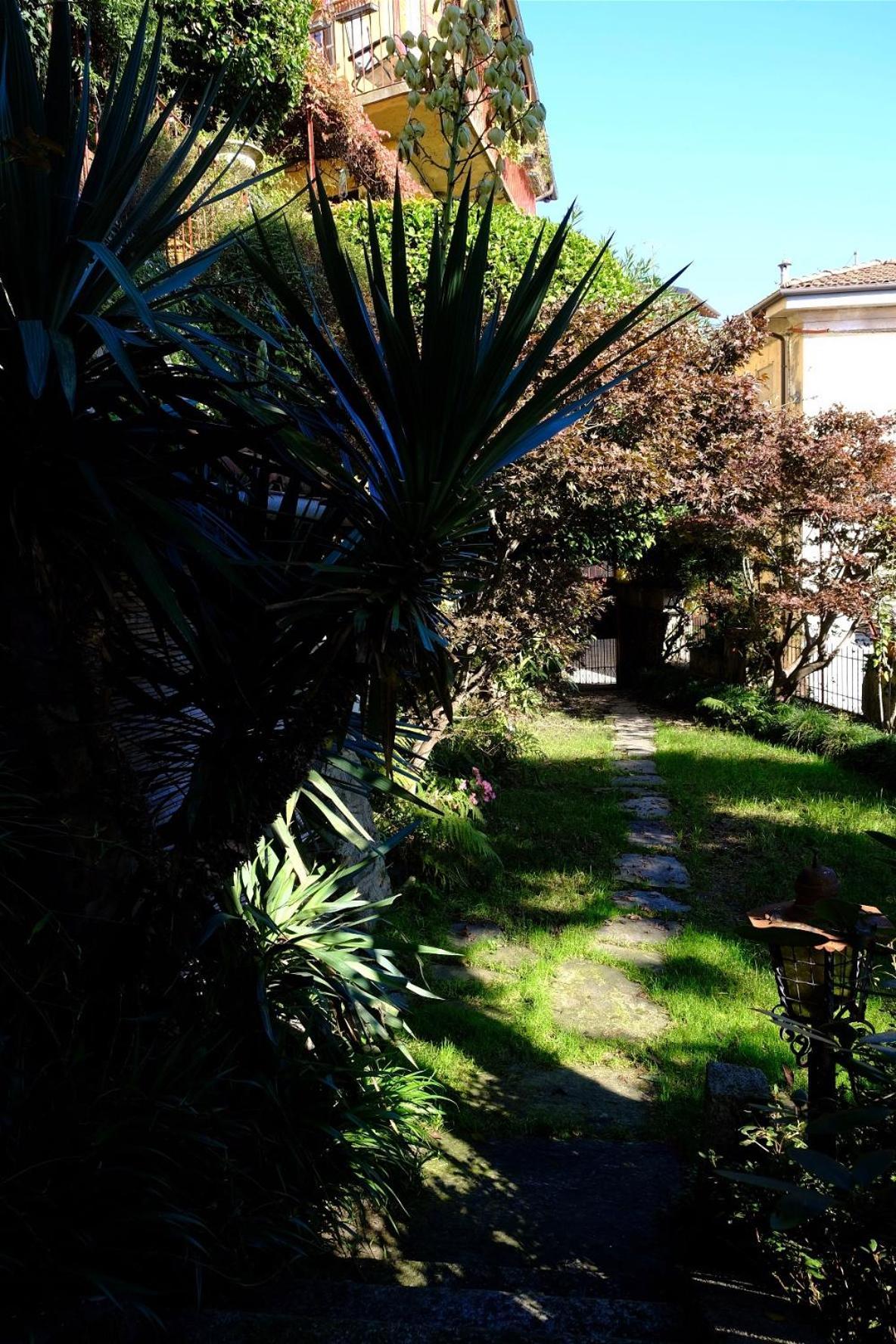 Garden Apartment Lesa Extérieur photo